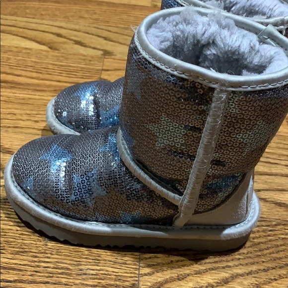 Girls Sequence Uggs - Picture 3 of 6